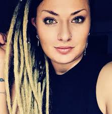 Eine 14-jährige E-Scooter-Fahrerin ist am Montagnachmittag in Hildesheim  mit einem Fahrradfahrer zusammengestoßen. Der Mann stürzte und trug eine  schwere Verletzung an den Augen davon. Wie es zu dem Unfall kam. #unfalll  #hildesheim