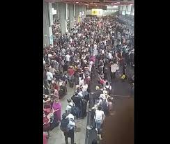 Sbgr) is the primary international airport serving são paulo. Aeroporto De Guarulhos Registra Aglomeracao Imagens Chocam Internet Poder360