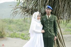 Peristiwa berdarah ini menghilangkan 29 nyawa, satu di antaranya polisi. Prewedding Tni Ad Vmp Creative Bridestory