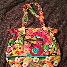 Vera Bradley bright summer bag!! 7 pockets. Simple. Magnetic button.