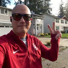 It's Eat Smart Month and members of the University of Washington football  team shared how they build a healthier plate. 🥗 The American Heart  Association recommends an overall healthy eating pattern which