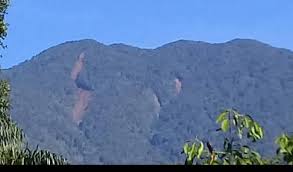 Cerita cinta yang terbelah adalah serial cerita novel yang bergenre romance, dimana dalam cerita ini pemeran utamanya adalah yuda, seorang pria pekerja. Beredar Foto Gunung Salak Terbelah Ini Penjelasan Pengelola