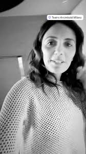 Ma quanto ci piace la meraviglia nei suoi occhi? , Di quella gioia che  trasmette con la sensibilità e l'umiltà che la contraddistingue , ne  vogliamo parlare? Sei dolcissima, Serena Rossi ! , QUESTA ...