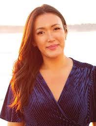 Nikki Holloway's Instagram, Twitter & Facebook