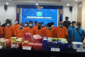 Yang disebut pegawai non pns itu pegawai yang direkrut oleh instansi pemerintah tapi nggak lewat jalur penerimaan cpns. Bnn Gagalkan Penyelundupan 75 Kg Sabu Dari Aceh Yang Dikendalikan Napi Lapas
