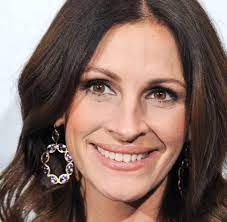 Her parents divorced when she was in kindergarten, and her father died when she was 10. Comeback Julia Roberts Aufgetaucht Aus Dem Jungbrunnen Welt