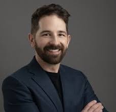 Brian Earle's Instagram, Twitter & Facebook