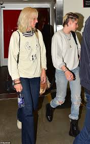 Pga tour stats, video, photos, results, and career highlights. Kristen Stewart And Girlfriend Dylan Meyer Bundle Up In Sweaters As They Touch Down At Lax Newsgroove Uk