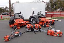 Husqvarna M Zt52 M Zt61 Zero Turn Mowers Enclosed Trailer Package Mzt52mzt61encfleet 12 999 00 Lawn Care Business Zero Turn Mowers Mower