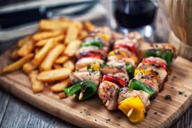 Ces Brochettes De Poulet A L Erable Epicees Sont A Tomber Par Terre Food Dinner Recipes