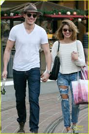 Maybe you would like to learn more about one of these? Sarah Hyland Dominic Sherwood Bring New Puppy Boo Holiday Shopping Sarah Hyland Dominic Sherwood Tongues Grove Fashion Celebrity Street Style Sarah Hyland