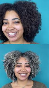 A descoloração feita de forma correta e com técnica trás ótimos resultados.  Sem perder os cachos!