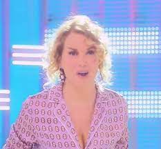 Domenica live, emozioni forti con la mamma di nadia toffa che parlerà a barbara d'urso della figlia e del suo nuovo libro. Domenica Live Prova A Baciare Barbara D Urso In Studio Voce Di Napoli