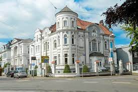Der eigentümerverband haus & grund und der zentralverband deutsches baugewerbe (zdb) haben daher ihre bereits seit 10 jahren gemeinsam herausgegebenen vertragsmuster an die neuerungen angepasst. Haus Wohnungs Und Grundeigentumerverein Haus Und Grund 125 Jahre Aktiv Grosse Feier In Der Stadthalle Fur Haus Und Grund Verein Mulheim An Der Ruhr