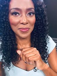 WHO IS LEFT-HANDED? (((Me 😃 🤚🏽))) Today is International Left-handers  Day!