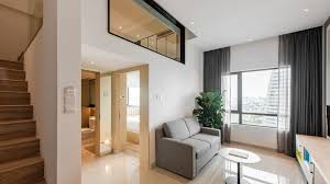 Includes 12 tubes of acrylic paints, brushes, palette, table top easel and a canvas. Artist One Plus Loft Komune Living