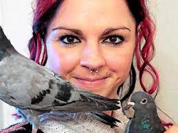 Jessicalou and dollywe are both from different parts of england yet we have never been together in england. Die Herrin Der Tauben Junge Eisenbergerin Kummert Sich Um Verwaiste Vogel Land Und Leute Ostthuringer Zeitung