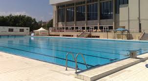 Impossibile quindi scendere e salire con la carrozzina, se non. Tragedia In Piscina Bambino Di 6 Anni Muore Dopo Un Malore