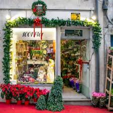 Outdoor lover, especially if it involves a rowing boat, a bike, or a pair of trainers!! Lojas Shop In Porto