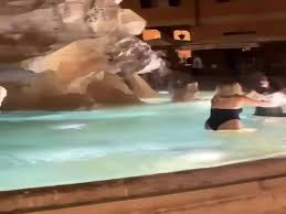 L'episodio si è verificato lo scorso 12 giugno a mandello del lario, sul lago di como. Fanno Il Bagno Nella Fontana Di Piazza Navona Michetti Posta Video Su Fb Corriere Tv