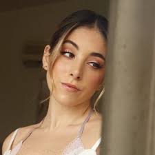 Valeria Felix (@bunnyvalerie_)