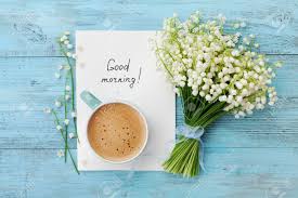 Le più belle e sempre aggiornate immagini del buongiorno, da scaricare gratis e condividere su whatsapp, facebook e tutti gli altri social. Immagini Stock Tazza Di Caffe Con Il Mazzo Di Fiori Mughetto E Note Buon Giorno Sul Tavolo Rustico Turchese Dall Alto Bella Colazione Carta D Epoca Vista Dall Alto Distesi Image 58821365
