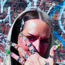 𝕿𝖍𝖊 𝕯𝖊𝖛𝖎𝖑 𝖂𝖊𝖆𝖗𝖘 𝕻𝖗𝖊𝖘𝖘-𝕺𝖓𝖘