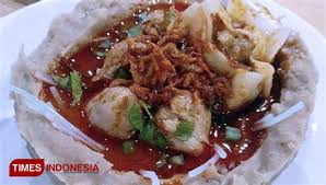 Bakso rudal di warung bakso ini bisa dibilang mirip dengan bakso beranak namun dengan ukuran isi dari bakso rudal terdiri dari telur serta daging cincang. Samjhonston75