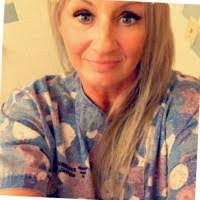 Tara Knox's Instagram, Twitter & Facebook