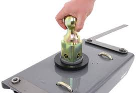 The hayman reese gooseneck plate is designed to be used on the same rail kit similar with 5th wheel hitches. Compare Curt Underbed Gooseneck Vs B W Turnoverball Etrailer Com