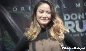Gabriella larasati is an actress, known for roh mati paksa: Yrumcofb365x0m