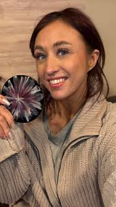 Beginner-friendly resin for flat pours