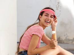 Resultado de imagen para Mujer riendo feliz