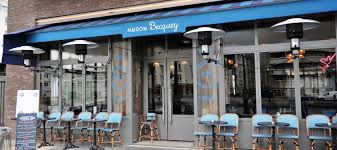 Marque parisienne d'accessoires et de baskets pour femme et homme. Maison Becquey The New Canal Saint Martin Snugget