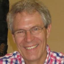 Elf jaar vloog Frank Moorman als straaljagerpiloot bij de KLu, daarna zette  hij zijn leven van de lucht voort bij KLM. Was de F-16 in zijn tijd bij de  luchtmacht zijn absolute