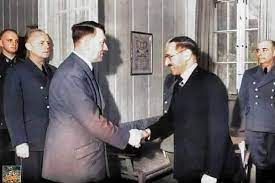 صورة نادرة بعد التلوين هتلر يستقبل رئيس الوزراء العراقي رشيد عالي الكيلاني عام ١٩٤٢