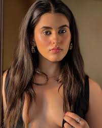 You're so funny, I wish I could skinny-dip inside your mind 🧜‍♀️. Dress  @luluandskyofficial Jewelry @laviscart