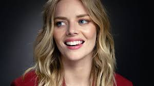 Samara Weaving Smiling Resolution HD wallpaper