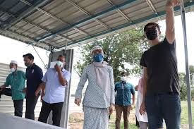 Memang comel imej terbaharu yb nurul izzah ini! Melawat Tapak Tanaman Vanila Di Atas Nurul Izzah Anwar Facebook