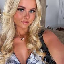 Gabrielle Yates's Instagram, Twitter & Facebook