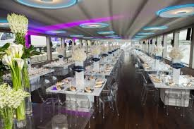 Spécialement conçue par patrick meyer, directeur artistique du cabaret afin d'envisager votre venue au diamant bleu, notre équipe de professionnels vous propose donc son nouveau concept, avec ses. Le Diamant Bleu Pour Un Mariage Au Fil De La Seine Marie France Magazine Feminin