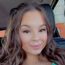 Samantha Bays's Instagram, Twitter & Facebook