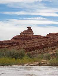 The Town Of Mexican Hat Gets It S Name From A Rock Formation That Resembles A Sombrero Or Mexican Hat And Is A Great Base Visit Utah River Trip Mexican Hat