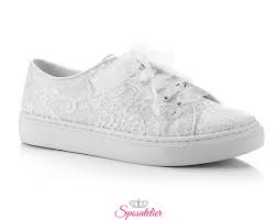 Leonardo shoes sandali con plateau spuntati da sposa in raso bianco s2619 satin bianco t 2693p f lucy. Scarpe Da Ginnastica Sposa In Raso Luccicante Color Avorio E Pizzosposatelier