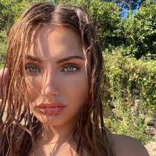 Alicia Elmer's Instagram, Twitter & Facebook