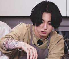 Yahya ditangkap terkait dugaan kasus penodaan agama karena menghina injil. Gaya Jungkook Bts Pamer Tato Depan Army Bikin Menjerit