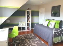 Jugendzimmer Madchen Klein Schrage Grau Grun Weiss Ikea Regale Sitzbank Jungs Zimmer Ideen Zimmer