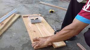 Kabinet dapur melamina dengan kaunter berlaminat serta pintu aluminium 3g menjadikan projek dapur ini sangat mampu dimiliki dan praktik. Projek Diy 9 Cara Buat Pintu Kabinet Dapur Guna Pallet Youtube