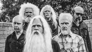 The sky is a neighborhood so keep it down the heart is a storybook a star burned out. Foo Fighters Videoclip Von Zweiter Single The Sky Is A Neighborhood