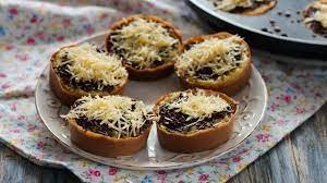 Tapi sekarang banyak juga yang menyediakan telur ayam. Resep Martabak Manis Mini Lembut Dan Empuk Lifestyle Fimela Com